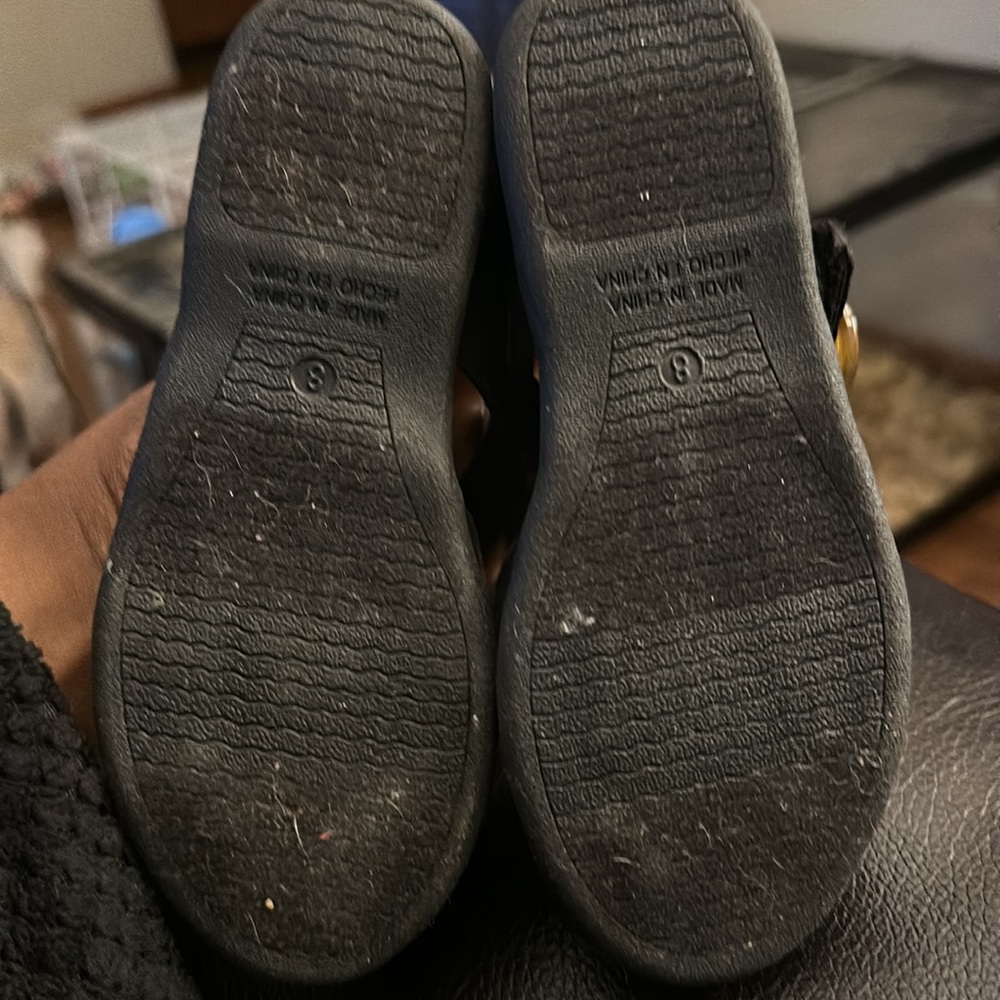 Shoes - Picture 2 of 4